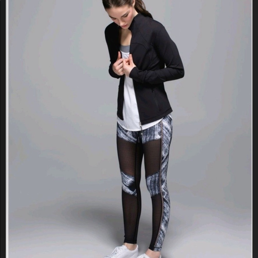 NWT sz 6 hot to street heat wave white black